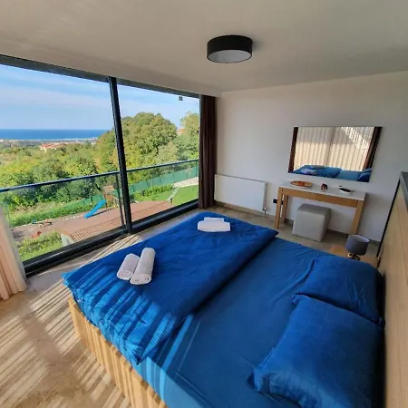 Vila 5 Star With 4 Bedrooms, Istanbul 1001 *