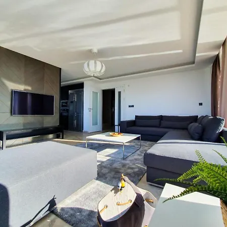 Vila 5 Star With 4 Bedrooms, Istanbul 1001 Ahmetli