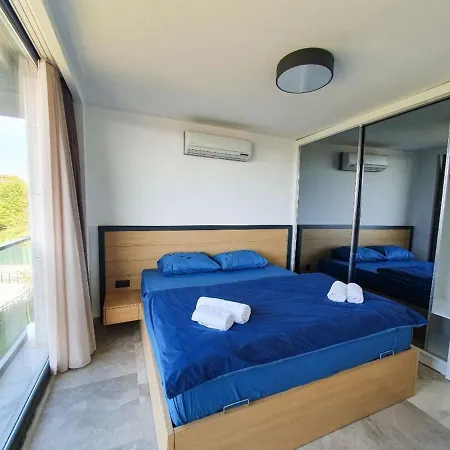 5 Star With 4 Bedrooms, Istanbul 1001 *