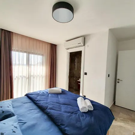 5 Star With 4 Bedrooms, Istanbul 1001 Vila Ahmetli