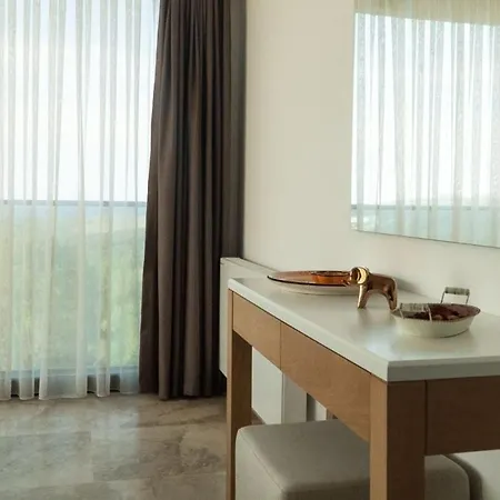 5 Star With 4 Bedrooms, Istanbul 1001 *