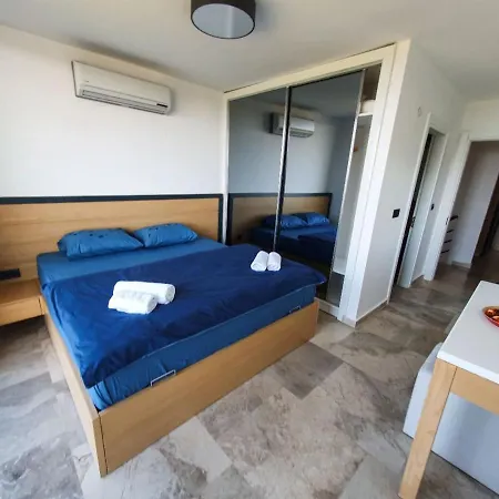 Vila 5 Star With 4 Bedrooms, Istanbul 1001 *