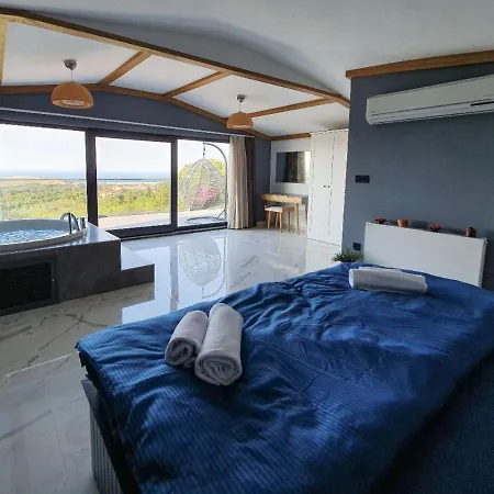 Vila 5 Star With 4 Bedrooms, Istanbul 1001 *
