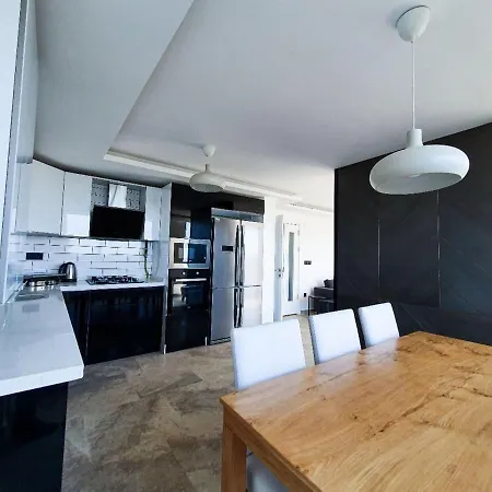 5 Star With 4 Bedrooms, Istanbul 1001 * Ahmetli