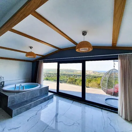 Vila 5 Star With 4 Bedrooms, Istanbul 1001 *