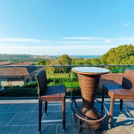 Vila 5 Star With 4 Bedrooms, Istanbul 1001 *