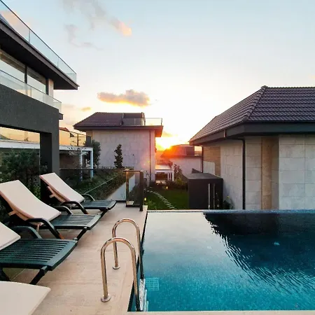 5 Star With 4 Bedrooms, Istanbul 1001 Vila Ahmetli
