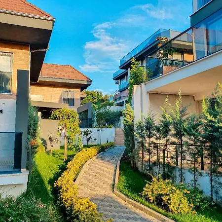 5 Star With 4 Bedrooms, Istanbul 1001 Vila Ahmetli