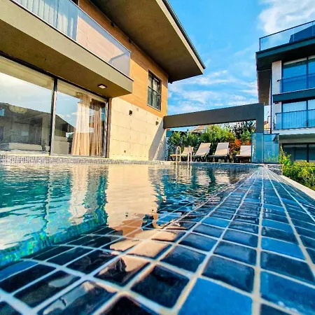 Vila 5 Star With 4 Bedrooms, Istanbul 1001