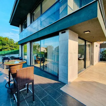 5 Star With 4 Bedrooms, Istanbul 1001 Vila Ahmetli