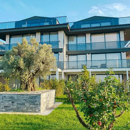 Vila 5 Star With 4 Bedrooms, Istanbul 1001 *
