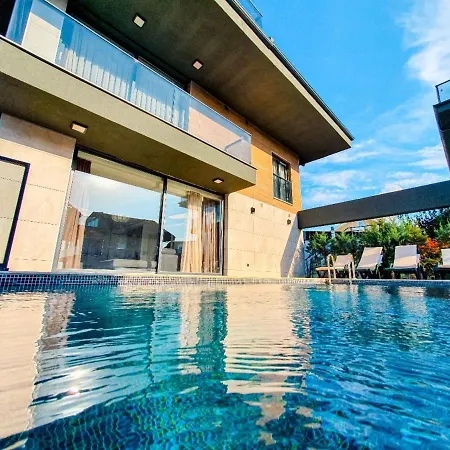 Vila 5 Star With 4 Bedrooms, Istanbul 1001