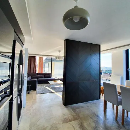 5 Star With 4 Bedrooms, Istanbul 1001 Ahmetli