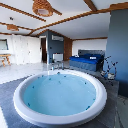 5 Star With 4 Bedrooms, Istanbul 1001 *