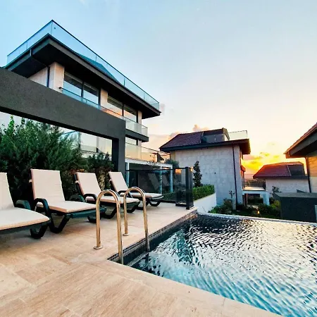 Vila 5 Star With 4 Bedrooms, Istanbul 1001 *