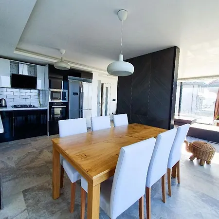 5 Star With 4 Bedrooms, Istanbul 1001 * Ahmetli