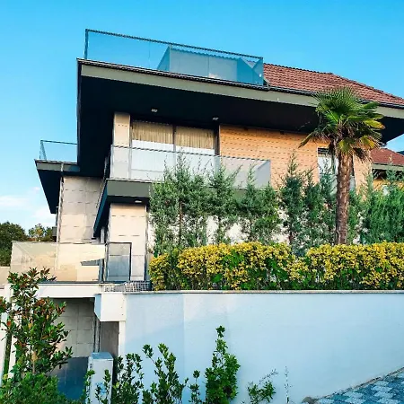 Vila 5 Star With 4 Bedrooms, Istanbul 1001 Ahmetli