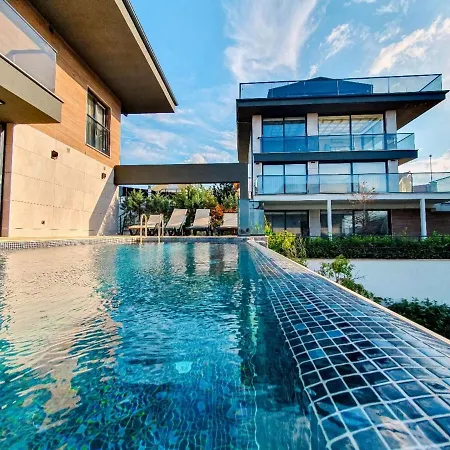 5 Star With 4 Bedrooms, Istanbul 1001 Vila Ahmetli